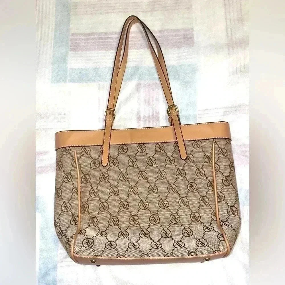 Adrienne Vittadini bag. Great condition - Picture 3 of 7